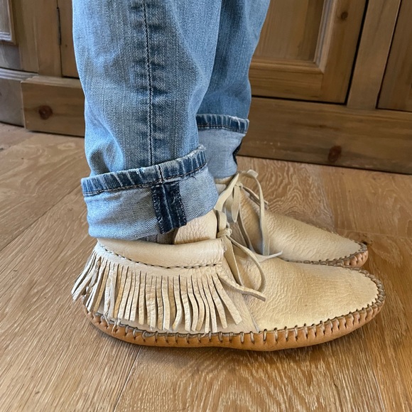 Size 9,  handmade deer skin moccasins gently worn on the bottom, so comfortable - Picture 2 of 7